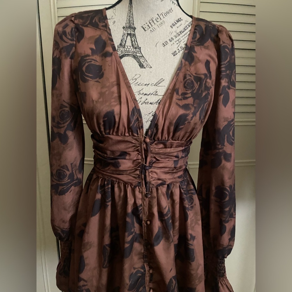 Pretty Little Thing brown cinched waist floral digital rose dress button down - Picture 13 of 17